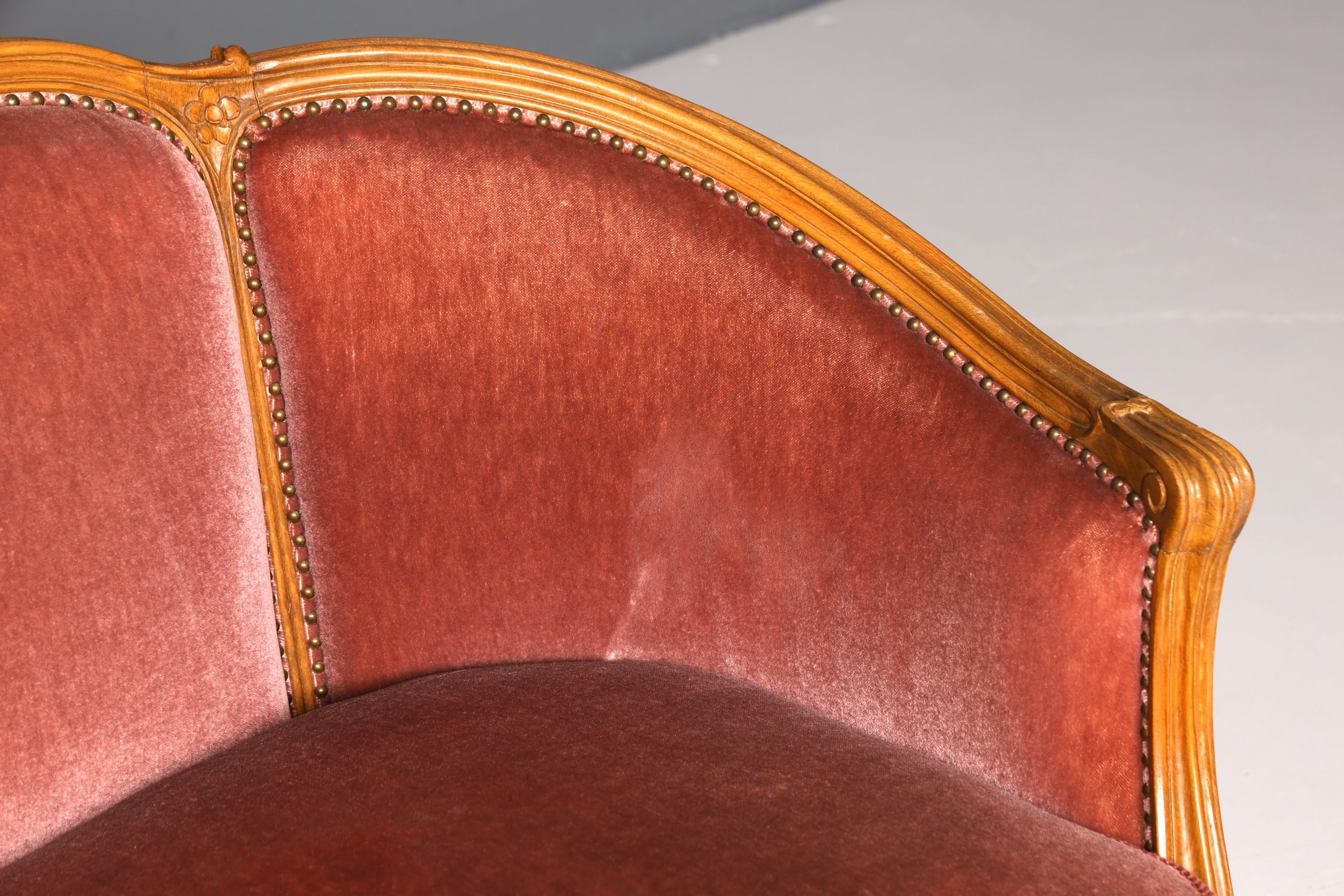 Beautiful Chippendale sofa, Baroque style couch, velvet fabric, 2-seater chaise longue