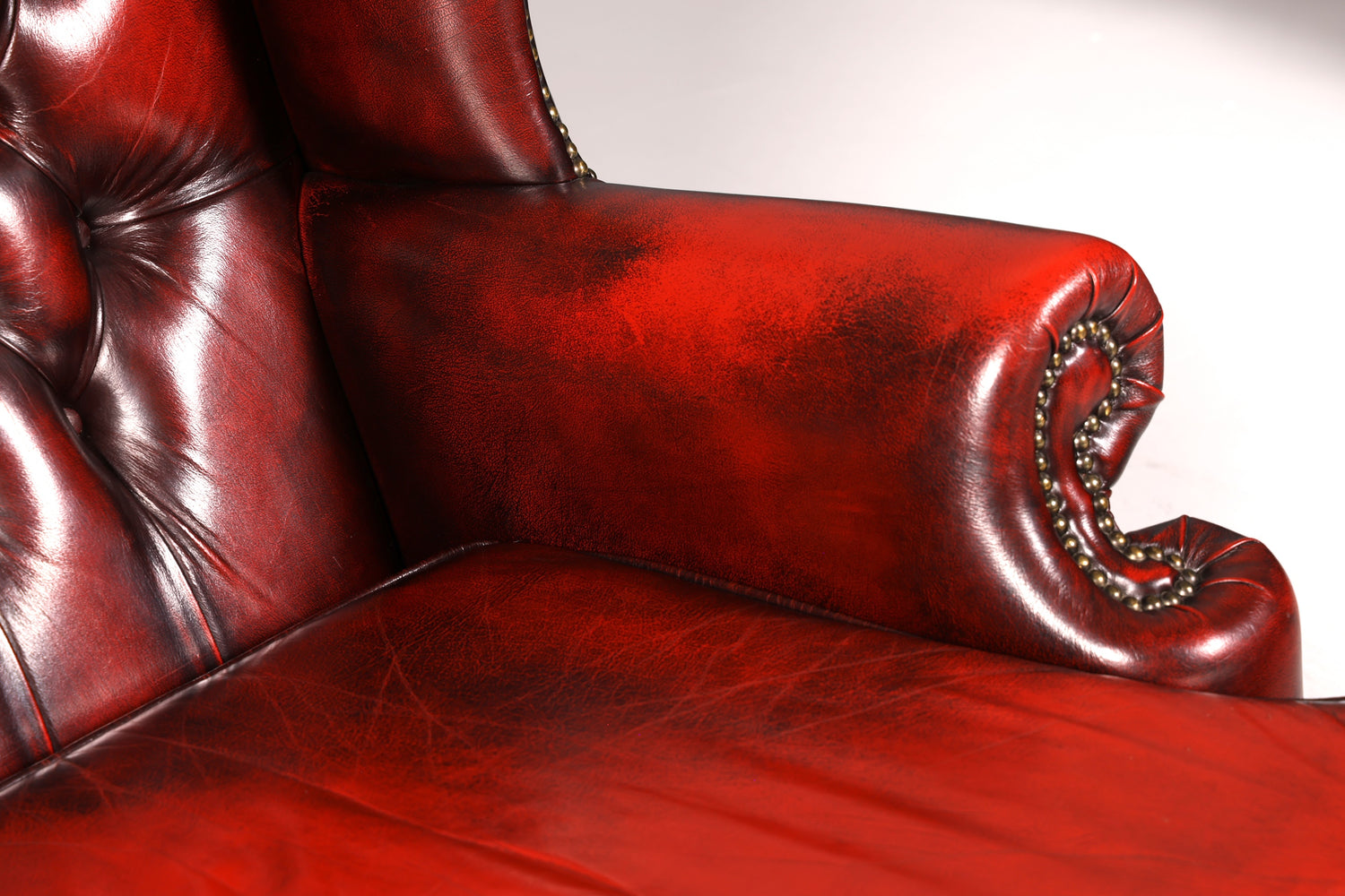Wunderschönes Original Chesterfield Queen Anne Sofa 2-Sitzer Sofa Englische Leder Couch England Polstersofa