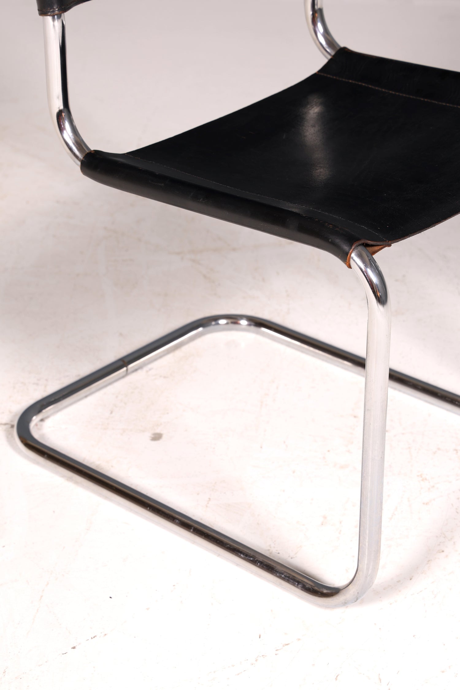 Edler Original Thonet Freischwinger Stuhl Chrom Leder Schwarz Bauhaus Designklassiker Vintage Kragstuhl Esszimmer Stuhl Vintage 1 von 2