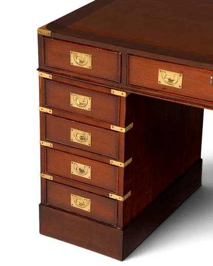 Hauptstadt Möblerei maritimer Military Chest Schreibtisch aus Holz mit Messingbeschlägen und brauner Lederauflage