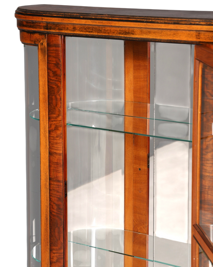 Hauptstadt Möblerei Vitrine mit gebogenem Glas und edlem Holzrahmen in klassischem Design