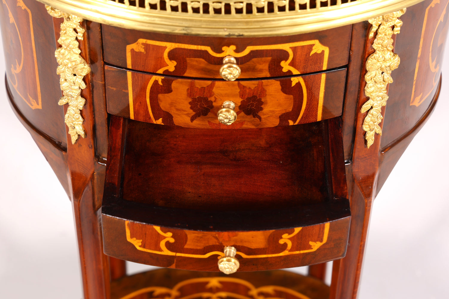 Stilvoller Barock Louis XV Stil Beistelltisch Ablagetisch massiv Kommode Antik Stil