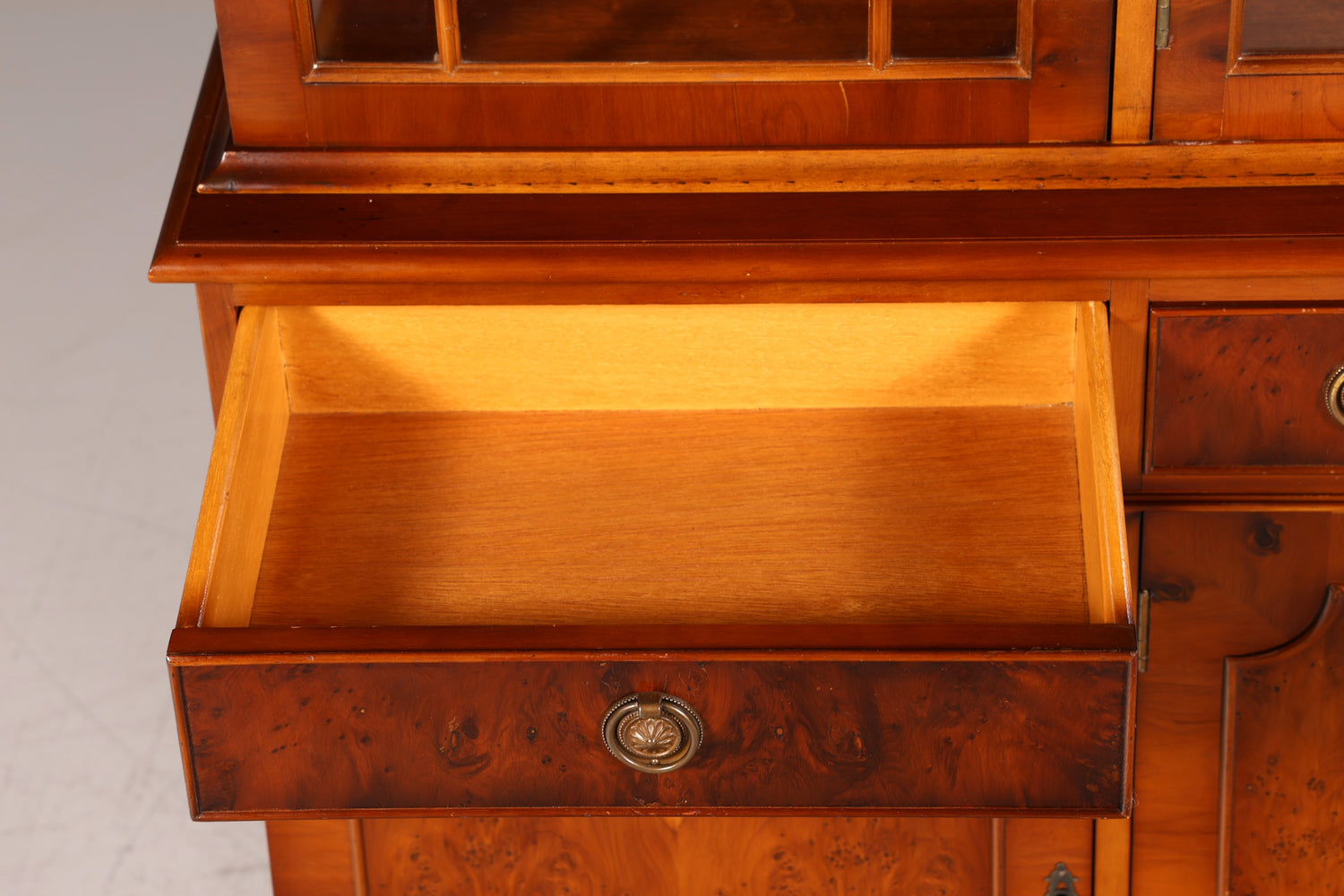 Wunderschöne Englische Vitrine Bücherschrank Buffet Englisch Glasvitrine Bibliothek Vitrinenschrank