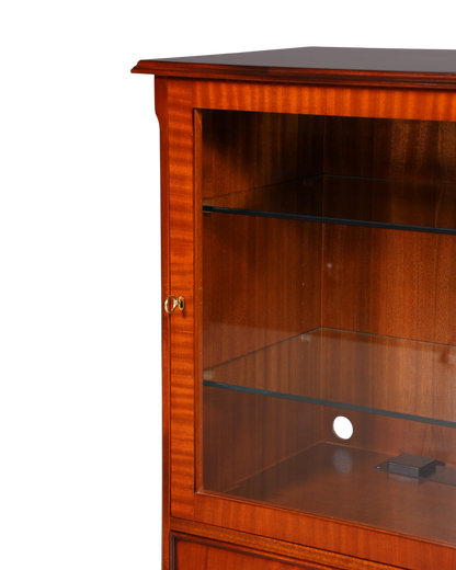 Hauptstadt Möblerei englische Mahagoni Vitrine aus den 60er Jahren mit Glasböden und Messingschlüssel