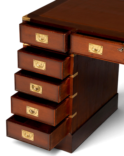 Hauptstadt Möblerei maritimer Military Chest Schreibtisch aus Holz mit Messingbeschlägen und brauner Lederauflage