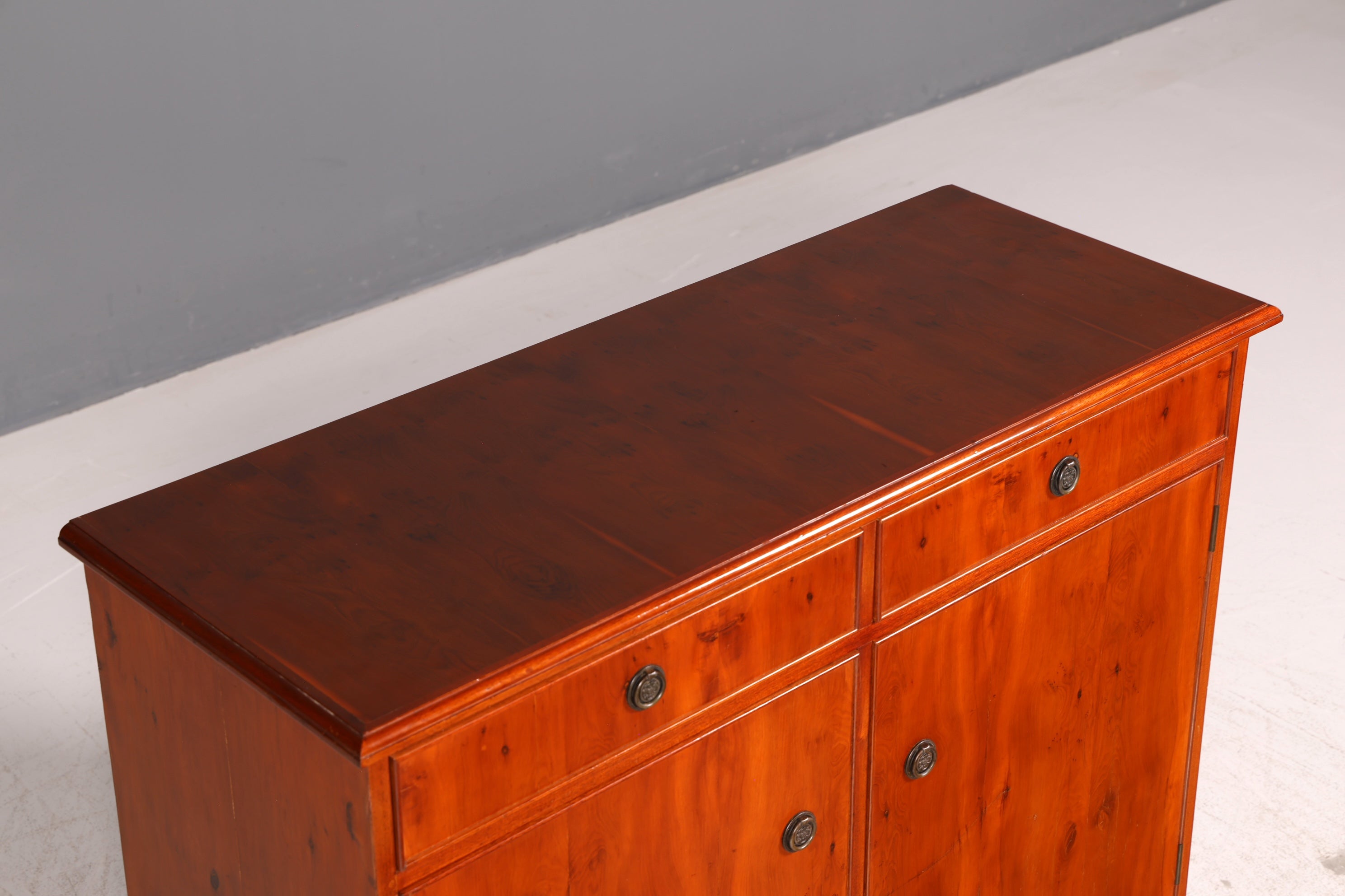 Wunderschöner Englischer Schrank Kommode Eibe Anrichte Buffet Sideboard Vintage