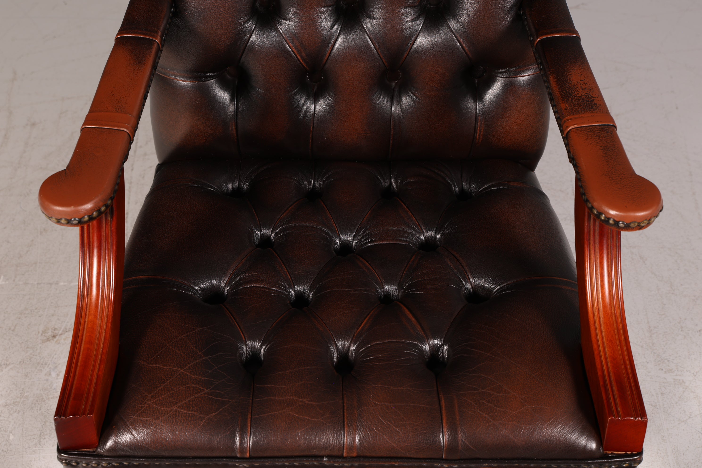 Wunderschöner Original Chesterfield Armlehnstuhl Braun Echt Leder Englisch Herrensessel Schreibtischstuhl Bürostuhl Antik