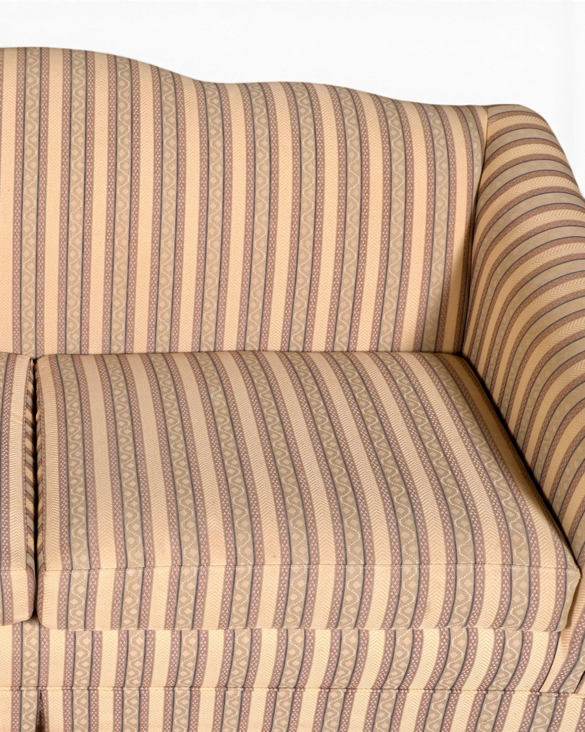 Hauptstadt Möblerei Drexel Heritage 3-Sitzer Sofa mit klassischem beigem Streifenmuster und hochwertiger Polsterung