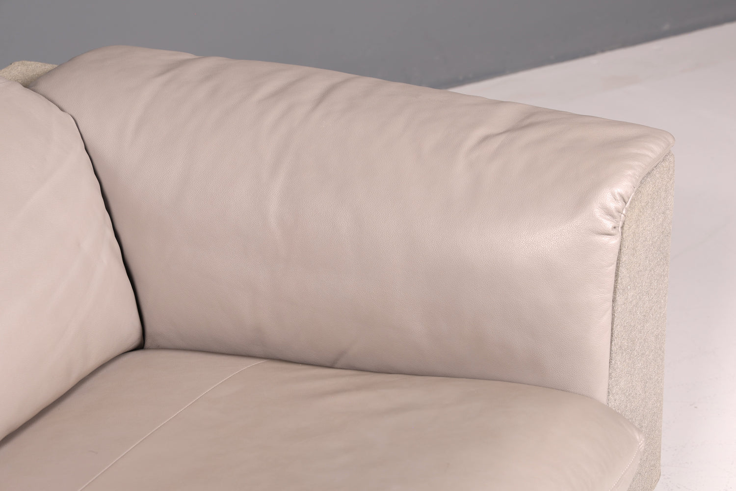 Wunderschönes Sofa der Marke Ligne Roset Grau Echtleder &amp; Stoff Couch Designer Sofa Wohnzimmer