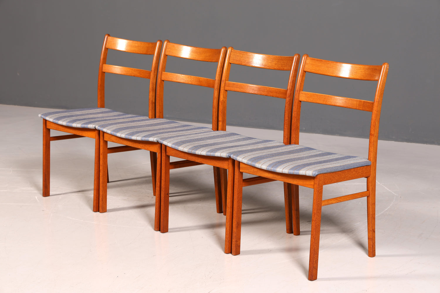 G403 Finish cm 4x Mid Century Teak Holz Stühle Made in Denmark Retro Stuhlset Danish Design Küchenstühle (Kopie)