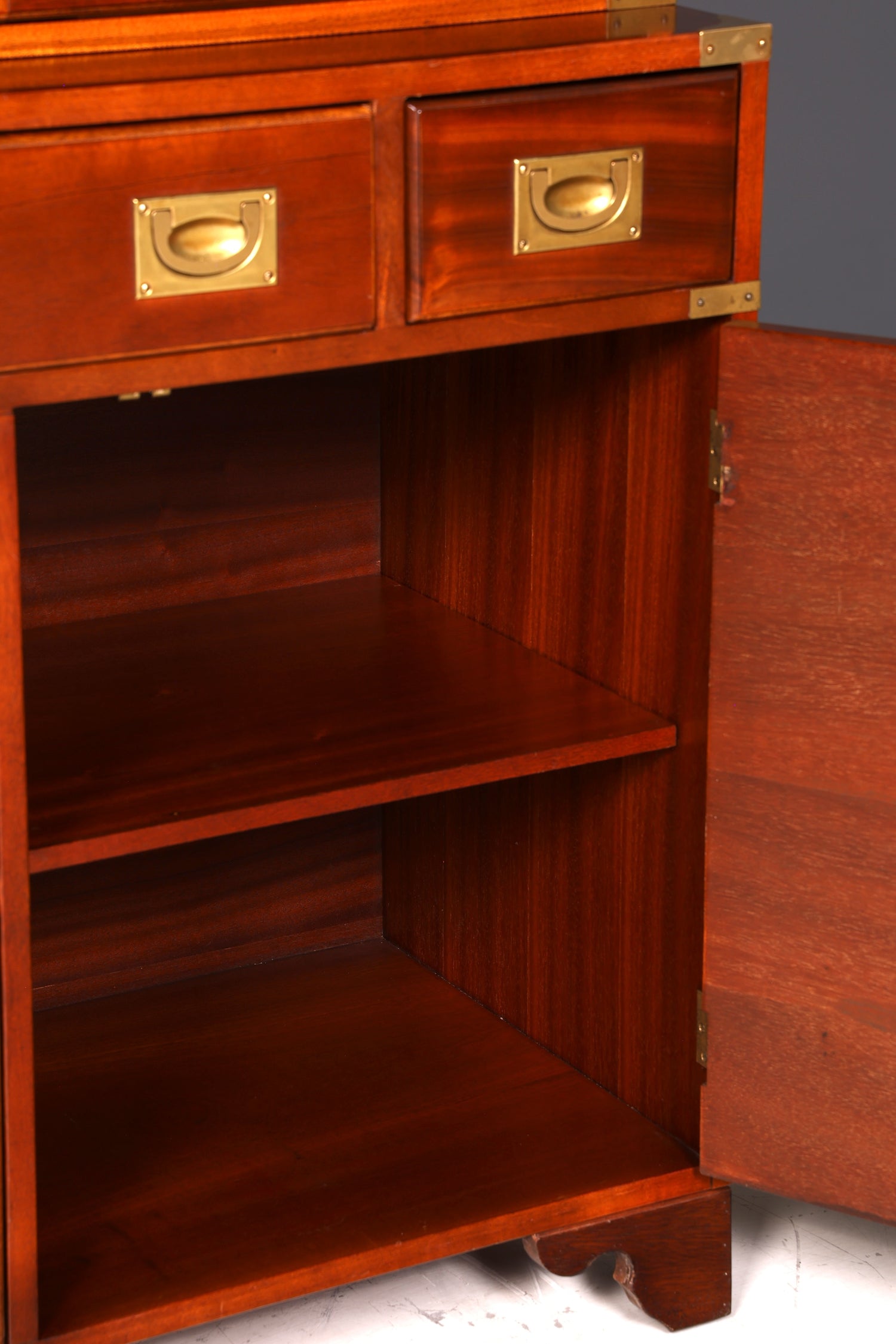 Beeindruckender Maritimer Vitrinenschrank Englischer Schrank echt Holz Bibliothek Englische Anrichte