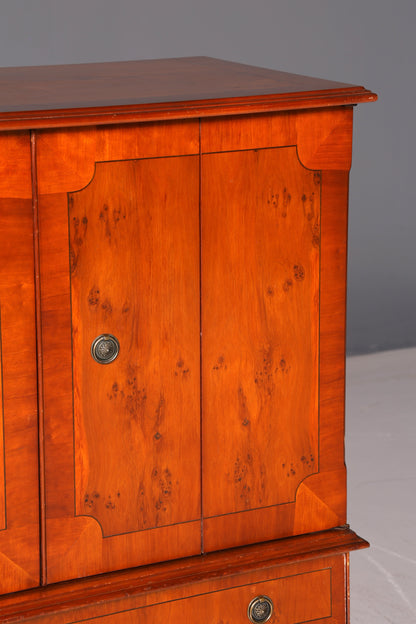 Edler Englischer TV-Schrank Eibe Vertiko Fernsehschrank 60s Schrank Kommode Vintage