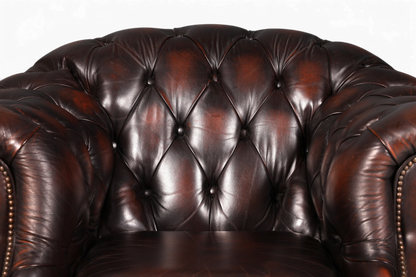 Hauptstadt Möblerei Chesterfield Centurion Sessel aus braunem Echtleder mit klassischer Knopfheftung