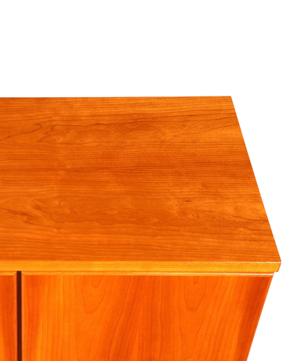 Hauptstadt Möblerei H837 Finish Oberfläche mit warmer, natürlicher Holzmaserung in einem hellen Braunton