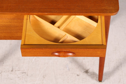 Wunderschöner Mid Century Beistelltisch Nähkasten Nähtisch Retro 60er Rolltisch Vintage Holz Skandinavisch