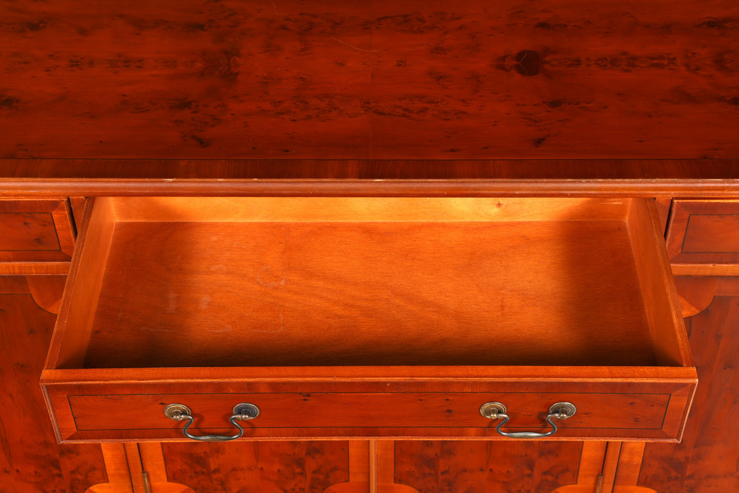 Wunderschönes Englisches Sideboard Eibe Schrank 60er Buffetschrank Kommode Anrichte Vintage