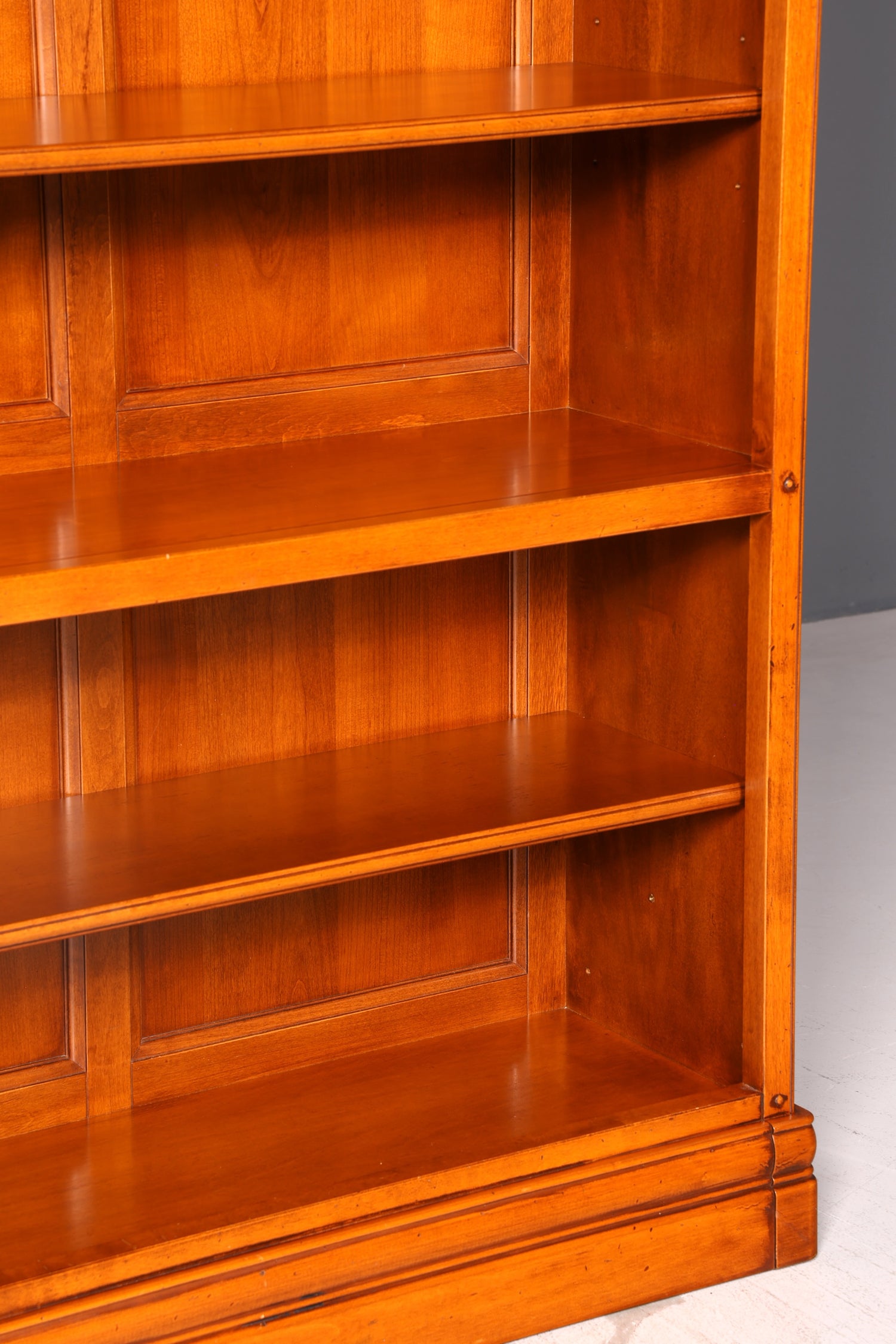 Wunderschönes Bücherregal der Marke Selva Regal Bookshelf Buchablage Massivholz Antik Vintage