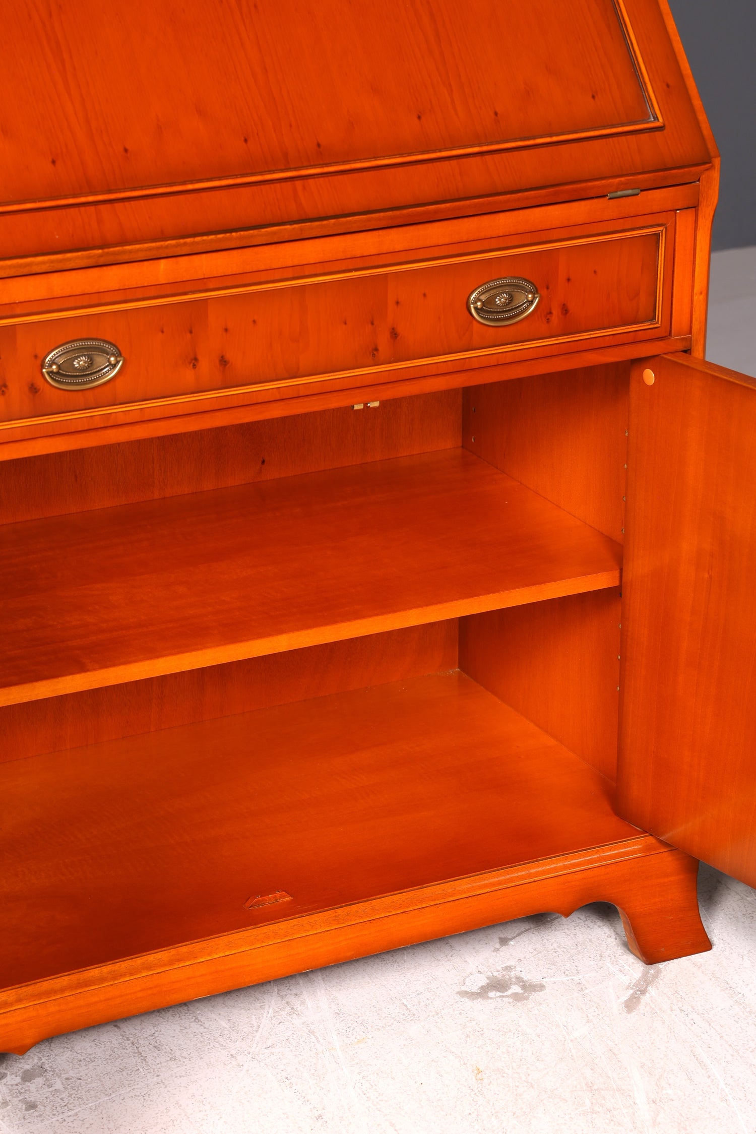 Edler Englischer Sekretär der Marke Heldense Eibe Aufsatzsekretär Schreibschrank Vitrine Bücherschrank Antik Vintage