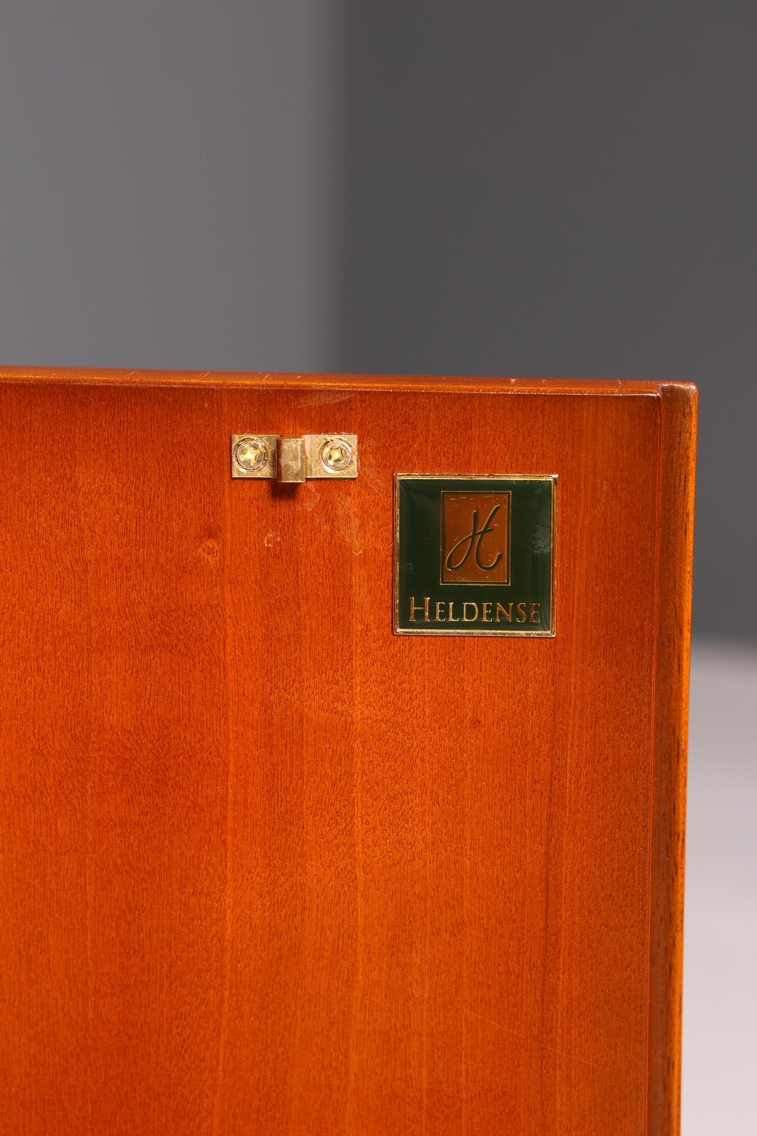 Edler Englischer Sekretär der Marke Heldense Eibe Aufsatzsekretär Schreibschrank Vitrine Bücherschrank Antik Vintage