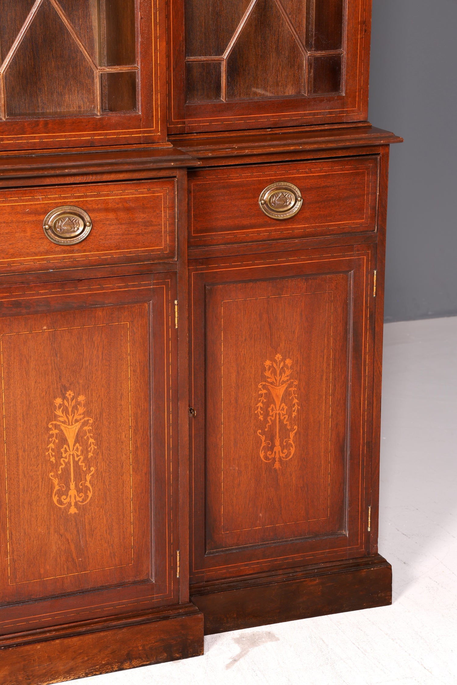 Beeindruckende Englische Vitrine Mahagoni Bibliothek Bücherschrank Glasvitrine Buffet Schrank Antik Vintage