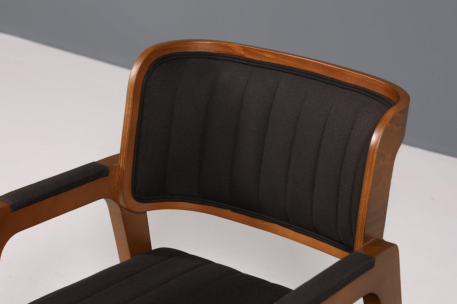 Edler Armlehnstuhl "LIMA" Esszimmerstuhl mit Korbgeflecht Schwarz Stoff Polsterstuhl Küchenstuhl