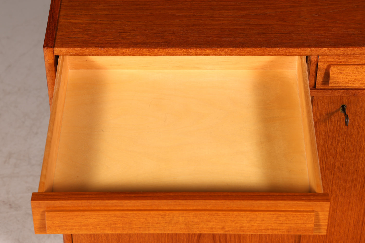 G062 Finish Traumhaftes Mid Century Regal echt Holz Schrank Danish Design Retro Kommode Vintage Bücherregal 60er Jahre