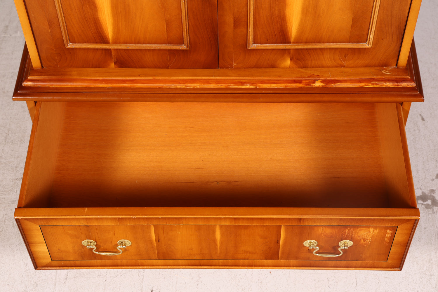 Wunderschöner Englischer Kleiderschrank Dielenschrank Wäscheschrank Schrank Antik Massivholz Vintage