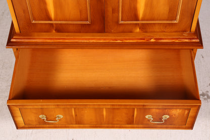 Wunderschöner Englischer Kleiderschrank Dielenschrank Wäscheschrank Schrank Antik Massivholz Vintage