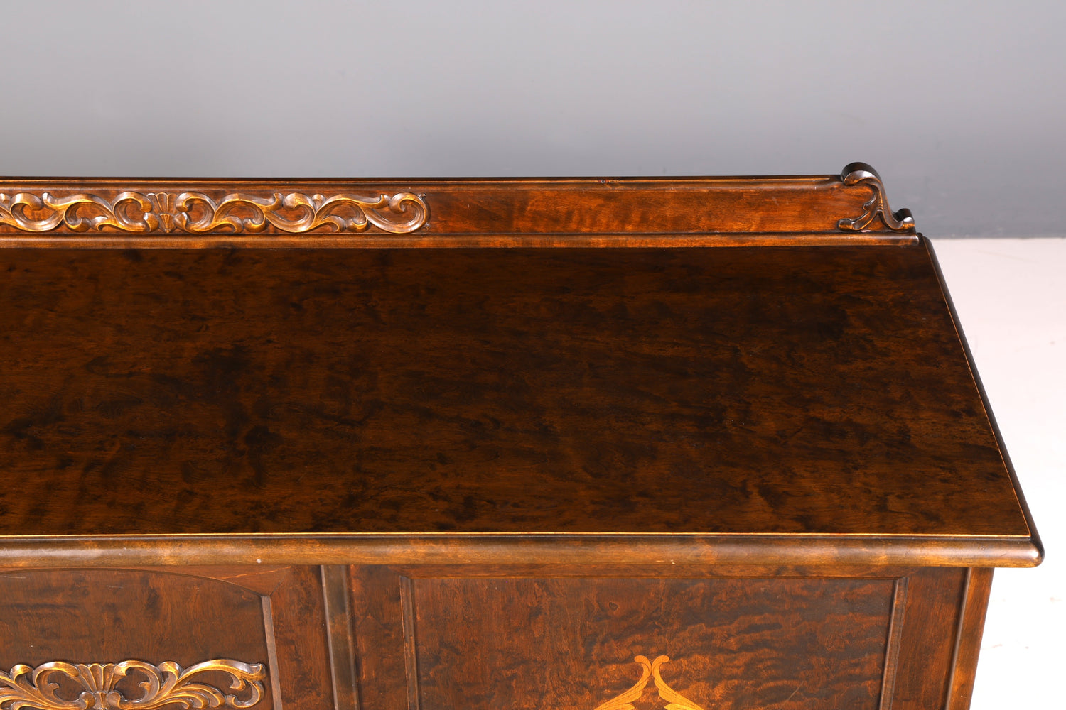 Traumhaftes Chippendale Sideboard Kommode Barock Stil echt Holz TV Schrank