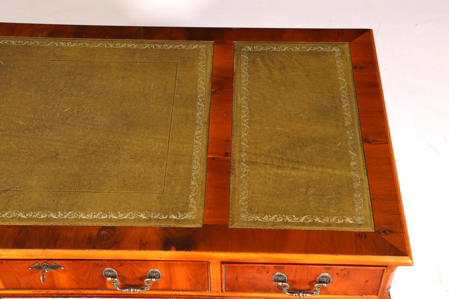 G072 Finish cm Wunderschöner Englischer Schreibtisch echt Lederauflage Bürotisch Antik Stil Office Desk