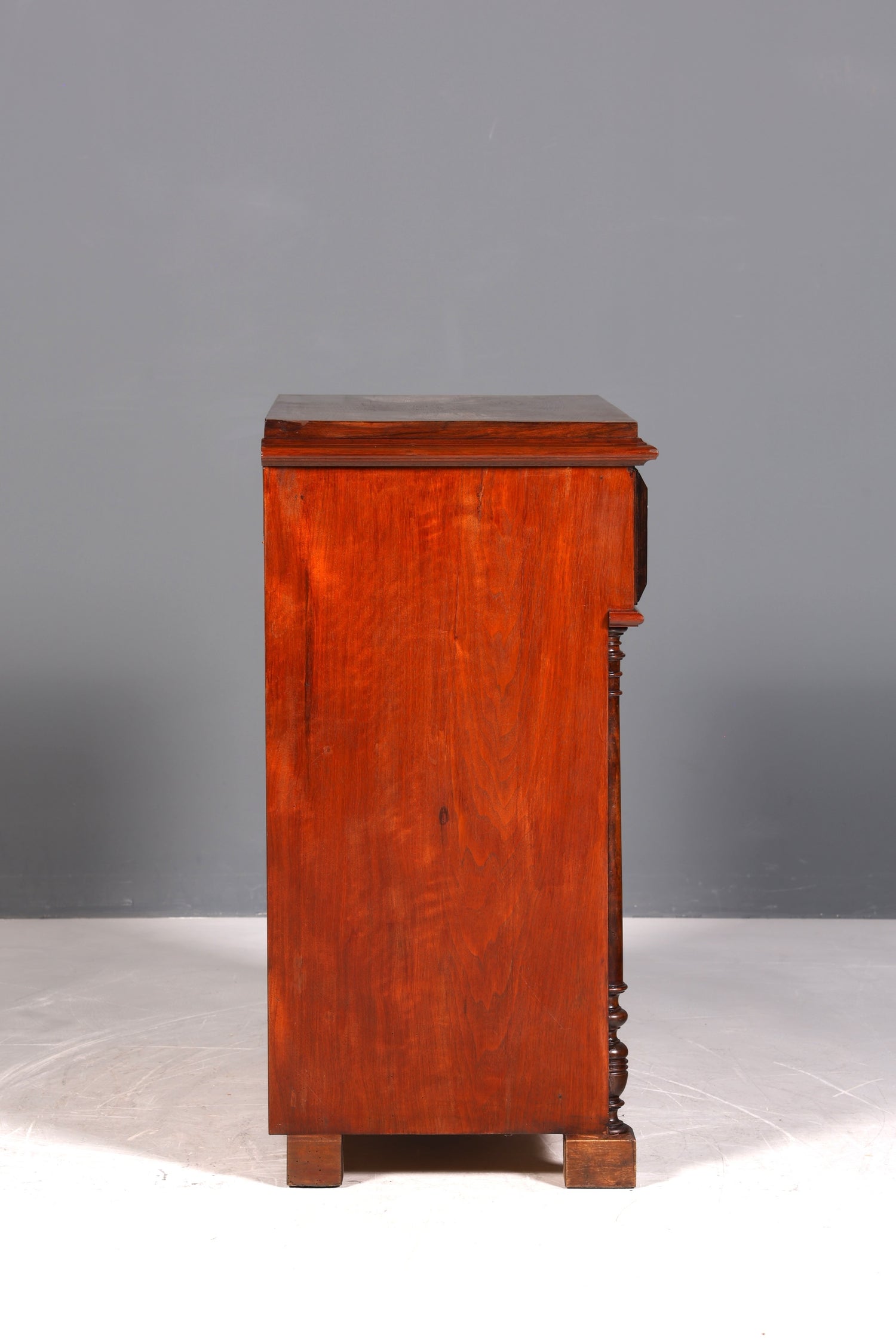 Elegant Gründerzeit (late 19th-century) Louis Philippe chest of drawers, sideboard, circa 1880.