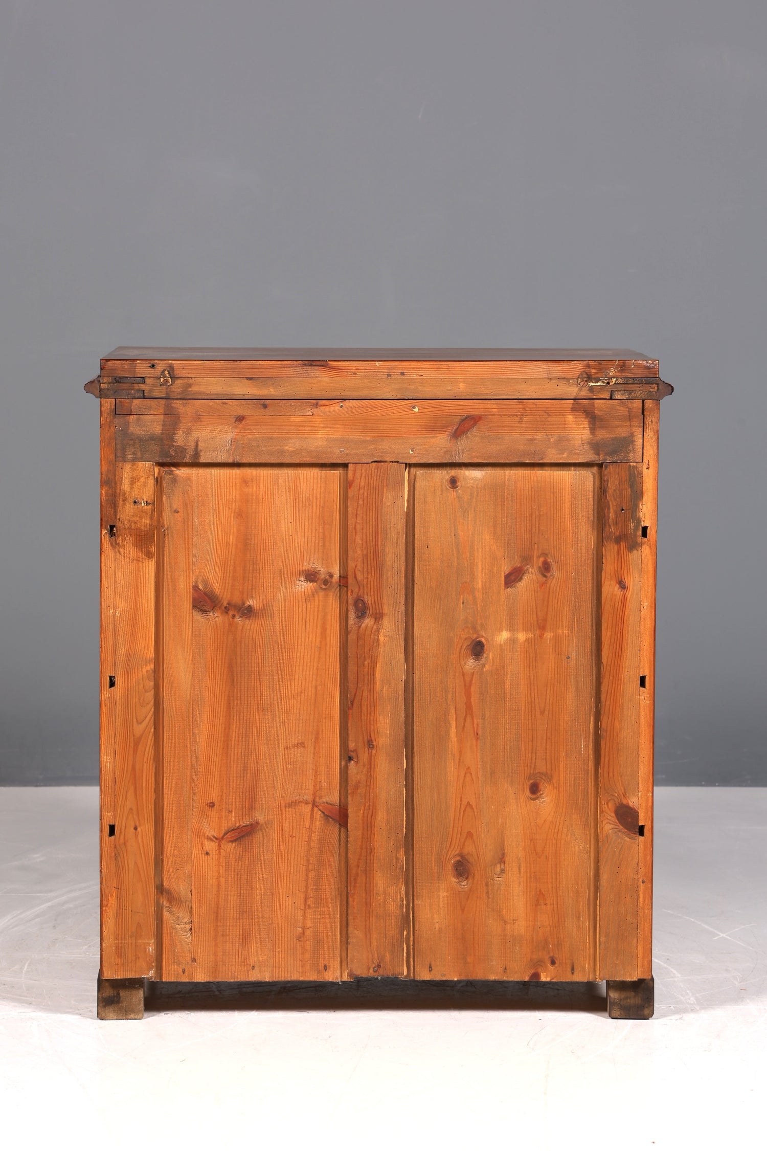 Elegant Gründerzeit (late 19th-century) Louis Philippe chest of drawers, sideboard, circa 1880.