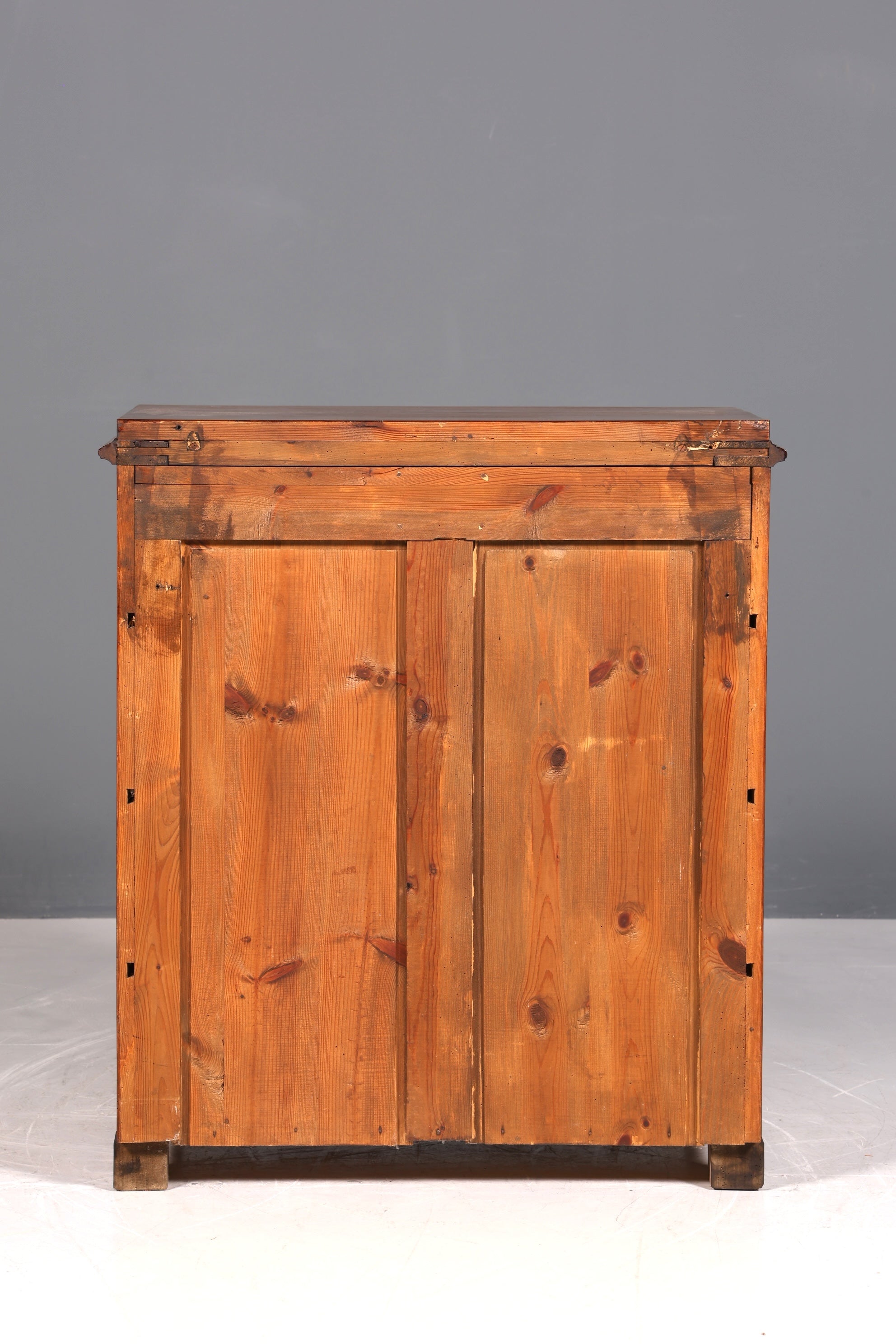 Elegant Gründerzeit (late 19th-century) Louis Philippe chest of drawers, sideboard, circa 1880.
