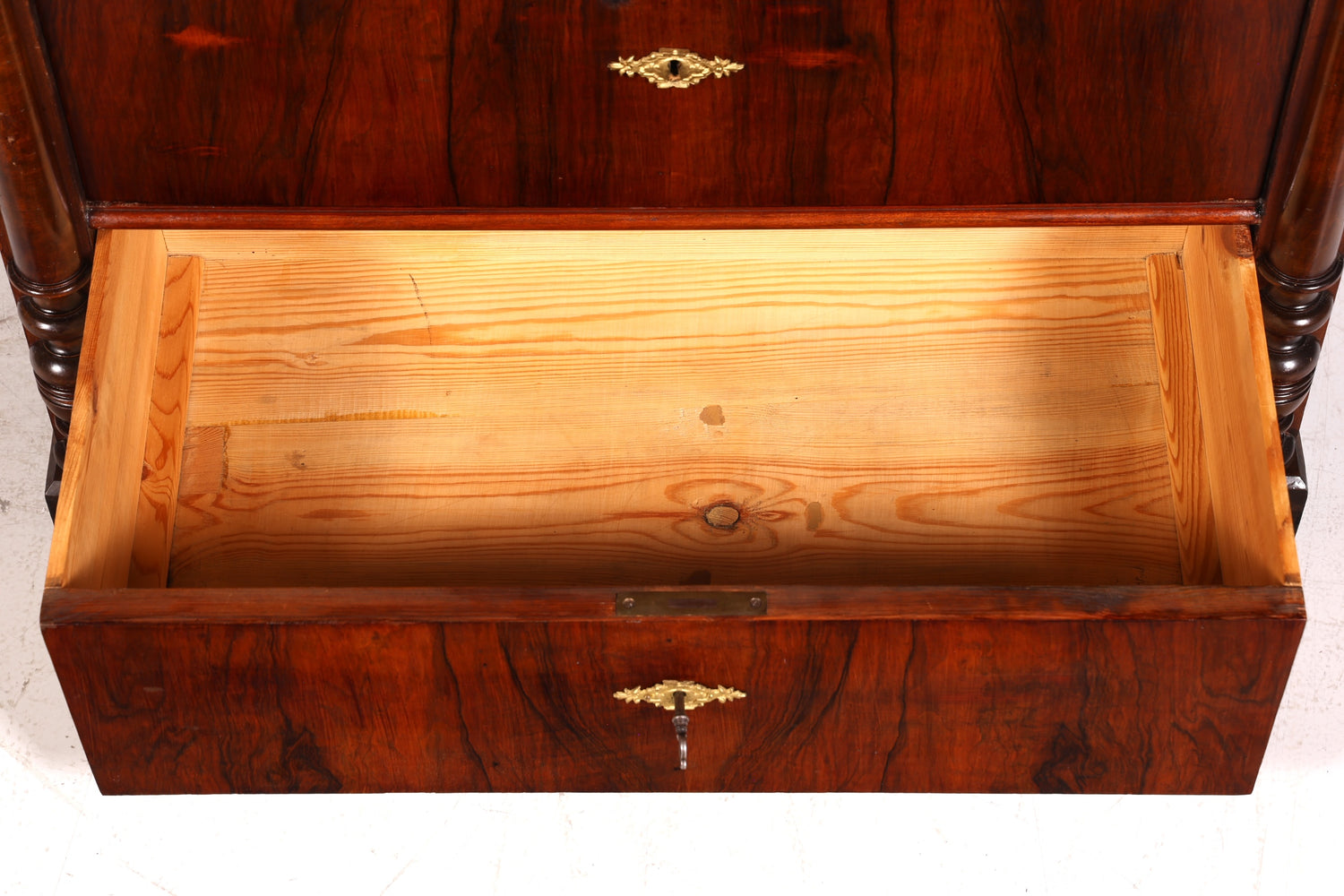 Elegant Gründerzeit (late 19th-century) Louis Philippe chest of drawers, sideboard, circa 1880.