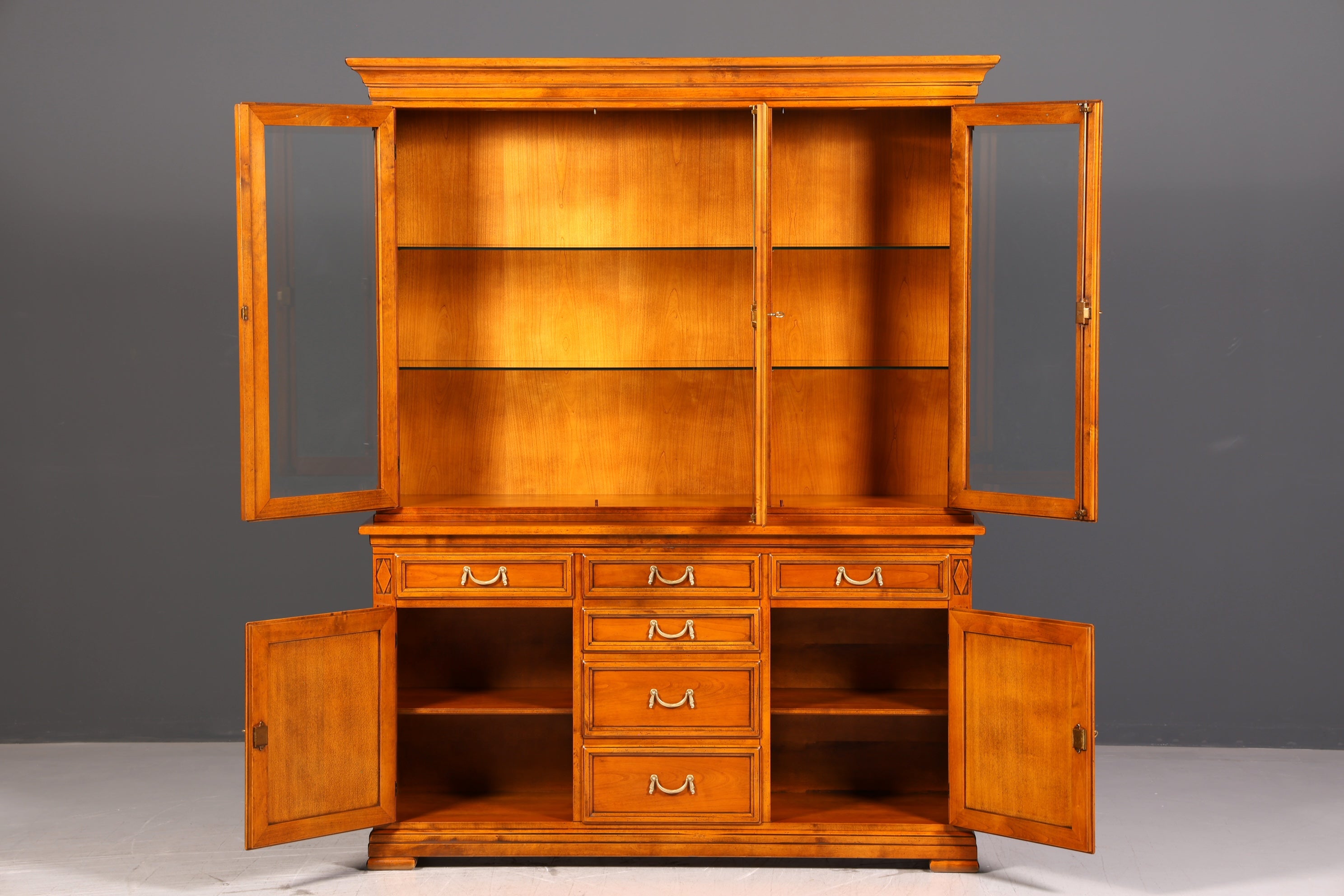Wunderschöne Original Selva Vitrine Villa Borghese massiv Holz Buffet Schrank Bibliothek