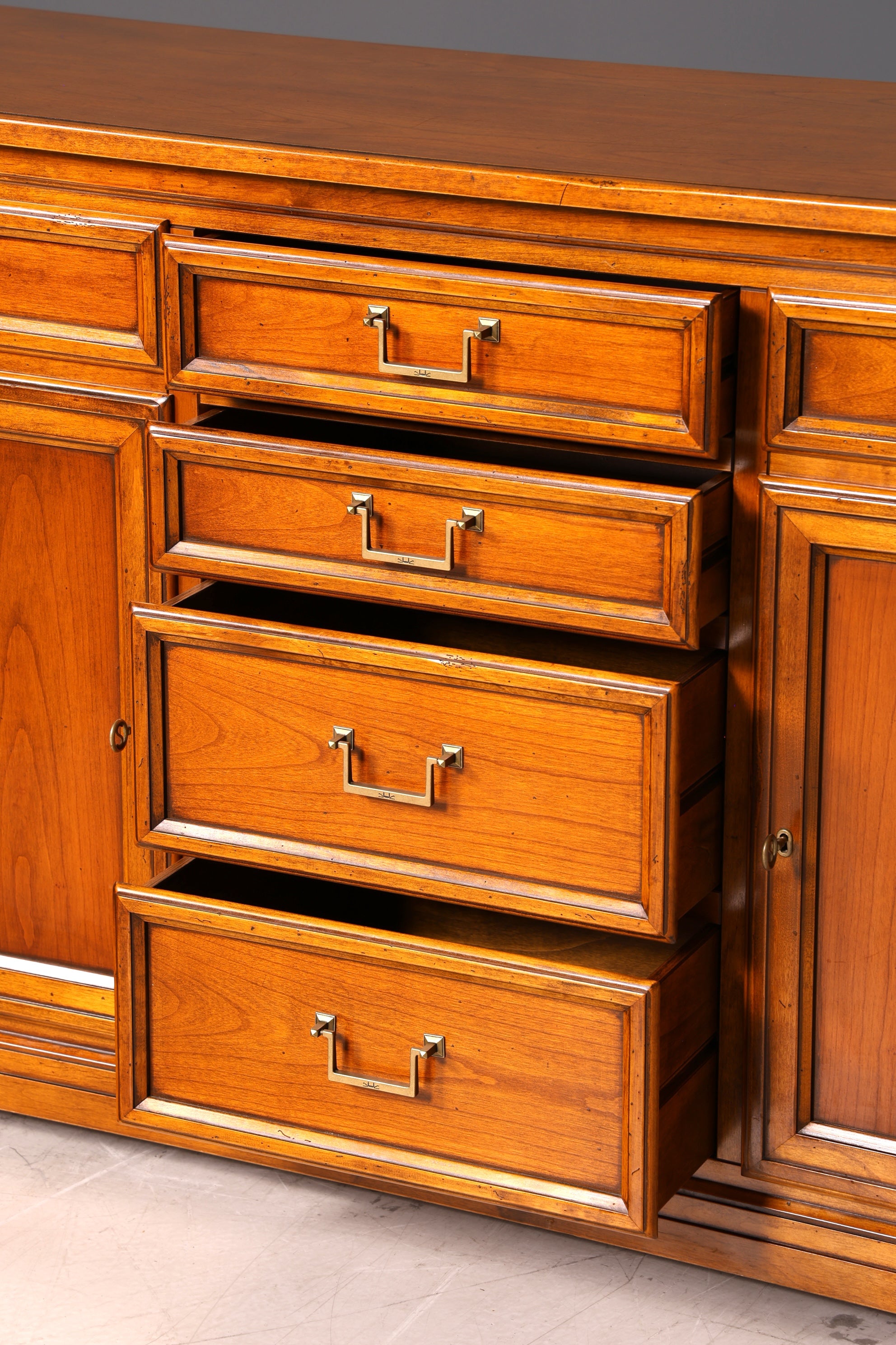 G748 Finish cm SELVA Wunderschönes Englisches Sideboard Eibe Schrank Antik Stil Buffetschrank Kommode (Kopie)
