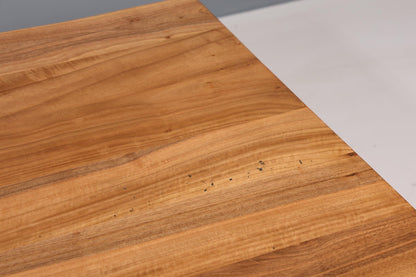 Stilvoller Nussbaum Tisch 140-90cm Esszimmer Tisch Baumkanten Platte massiv Holz Küchentisch