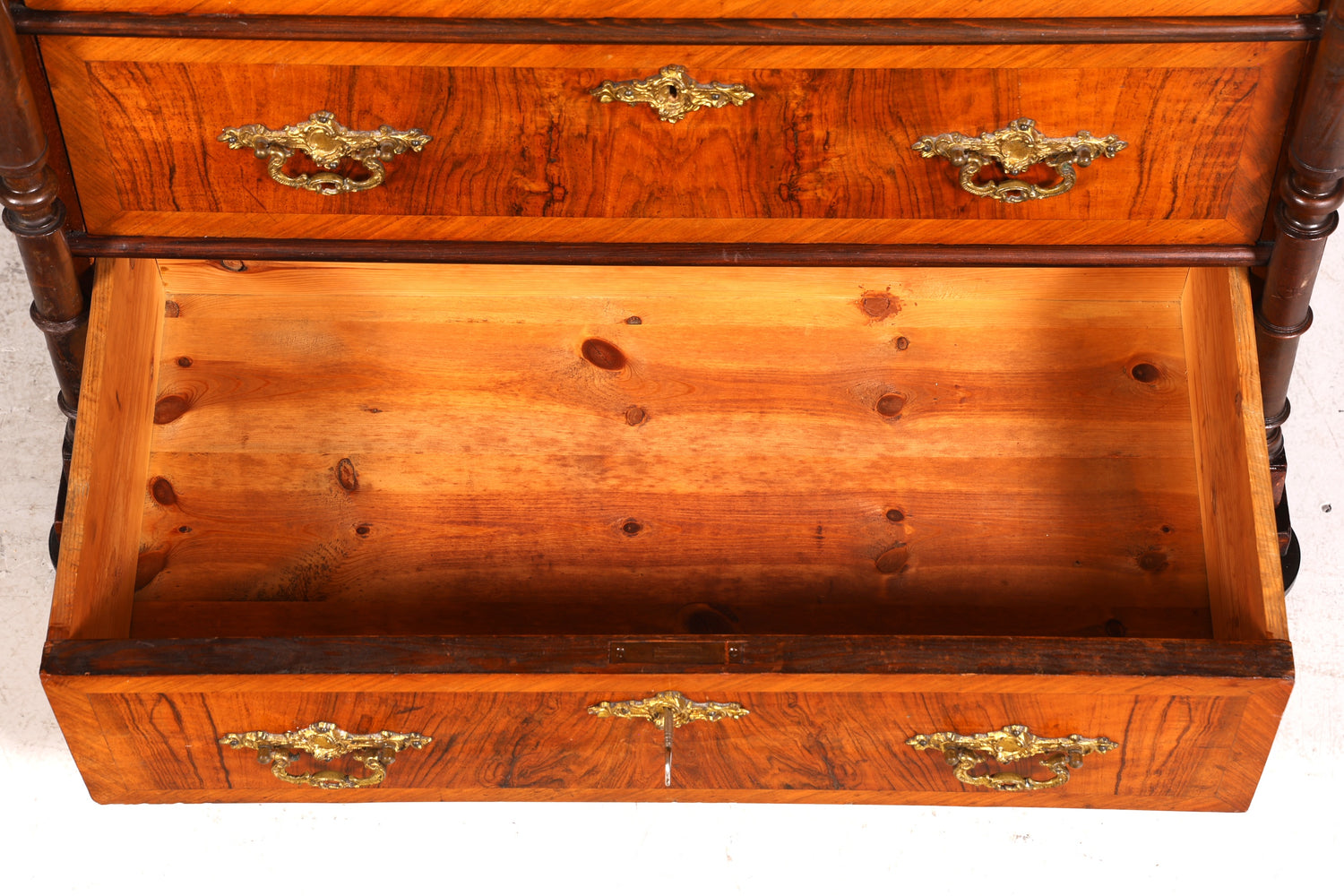 Beautiful Gründerzeit (late 19th-century) Louis Philippe chest of drawers, circa 1880