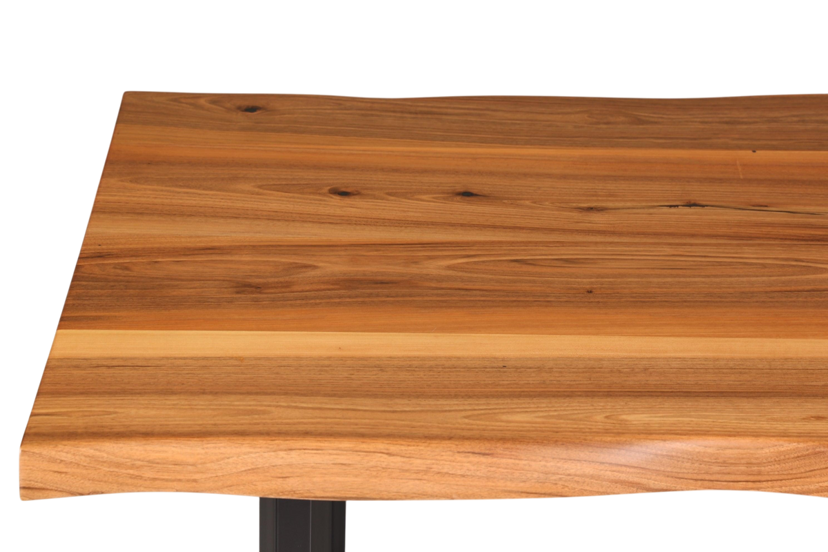 Beeindruckender Nussbaum Tisch 180cm-95cm Esszimmer Tisch Baumkanten Platte massiv Holz Küchentisch