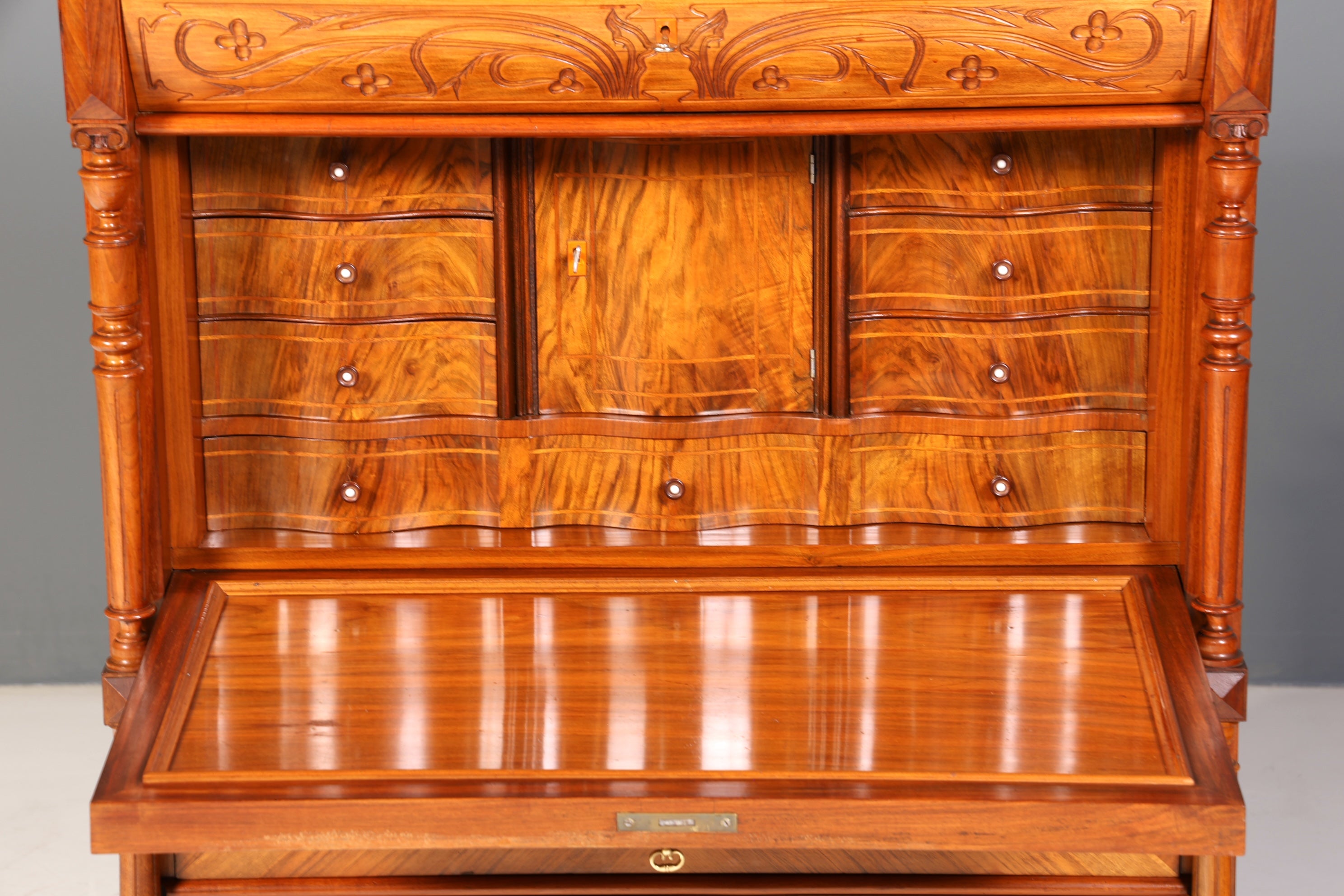 Traumhafter Louis Philippe Sekretär um 1870 Vertiko Nussbaum Highboard Kommode Sekretär Schrank