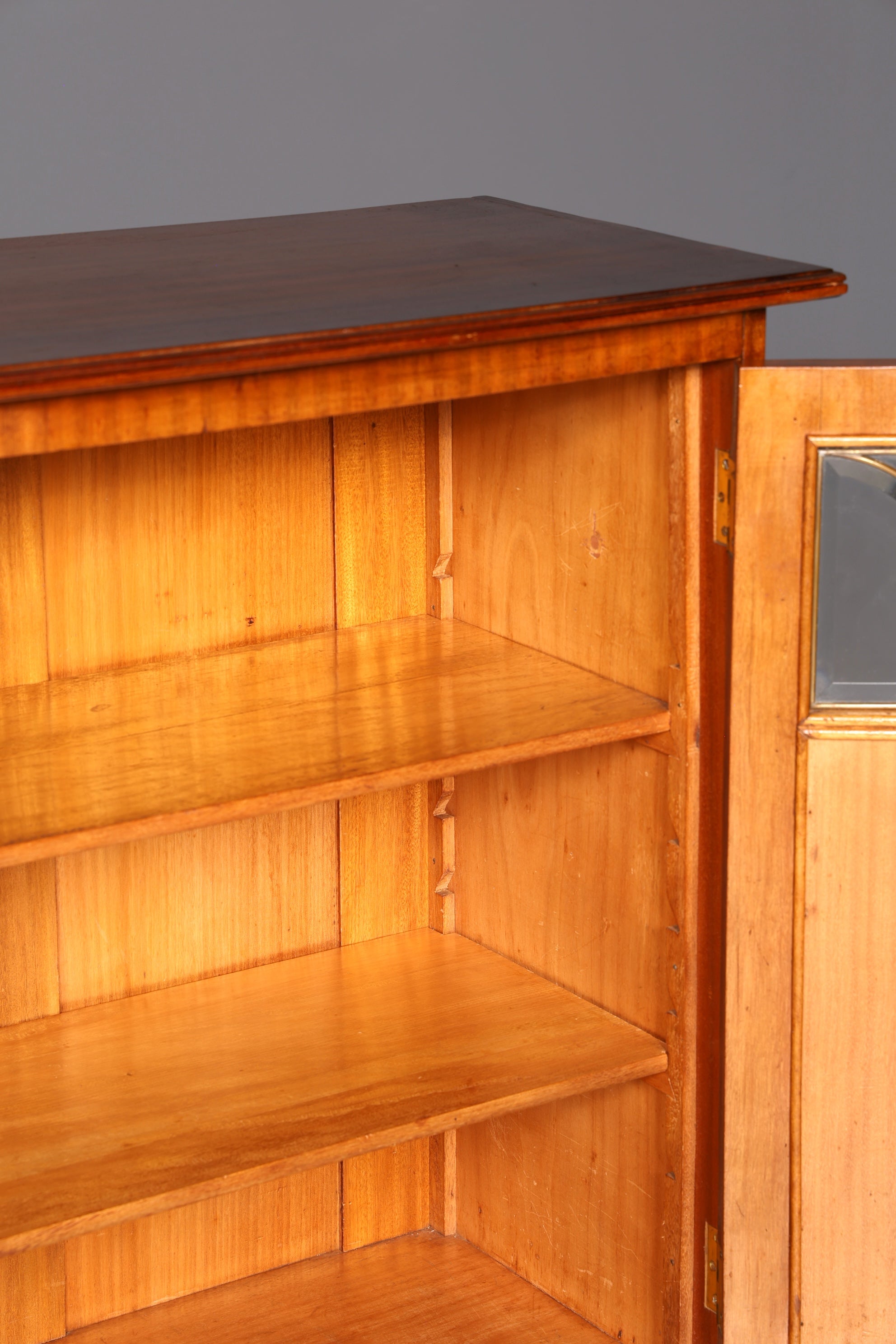 G776 Finish Traumhafte Jugendstil Vitrine Antike Holz Bücherschrank Eiche Antik Schrank Geschirrschrank (Kopie)