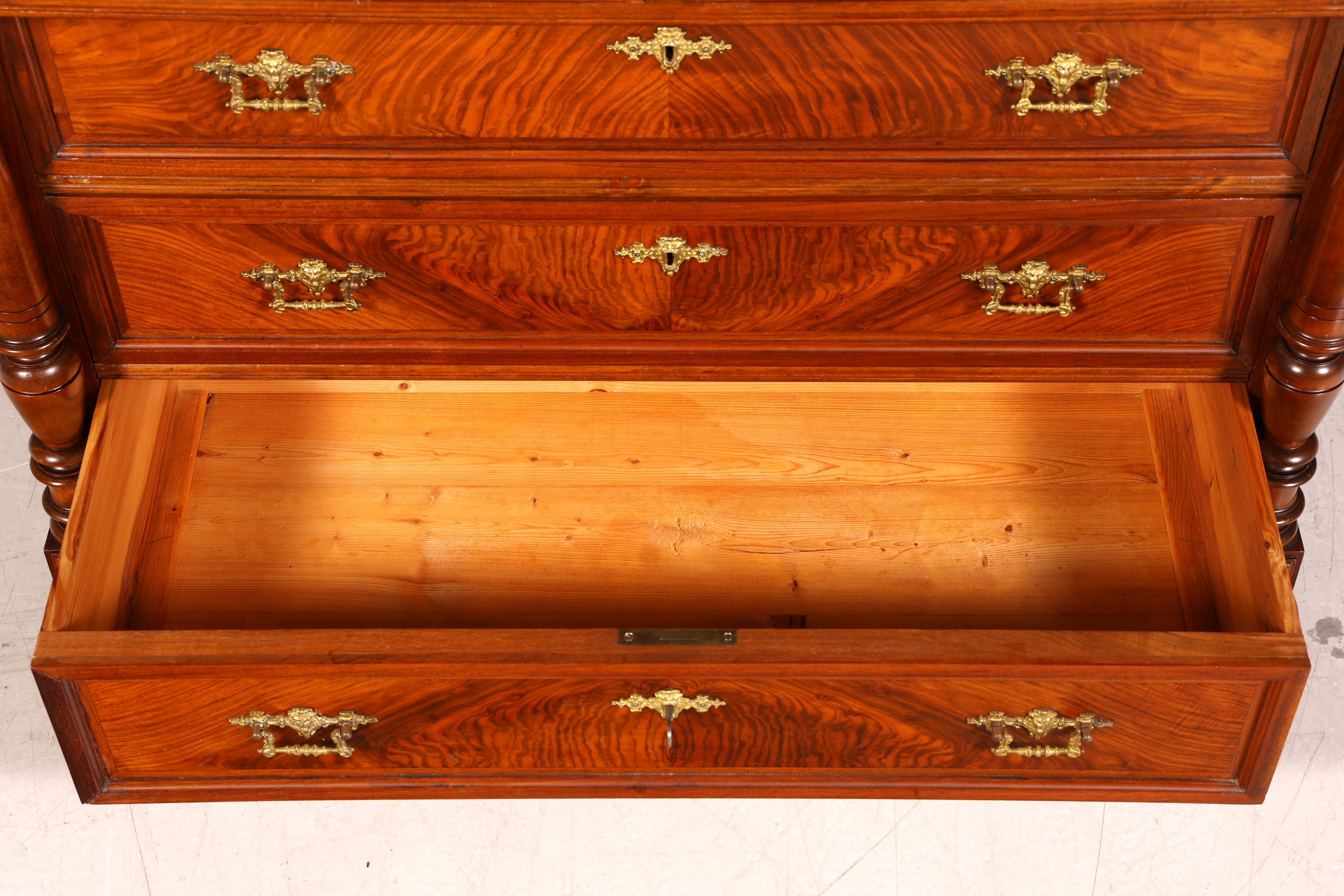 G777 Finish Wunderschöne Gründerzeit Kommode Louis Philippe Nussbaum Schubladen Kommode Sideboard um 1880 (Kopie)