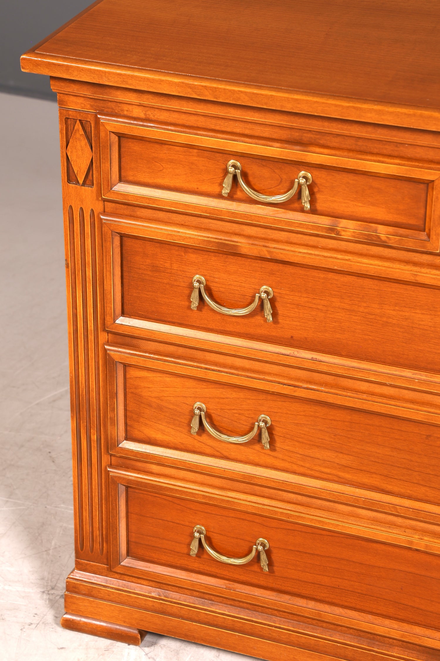 G786 Finish SELVA Wunderschönes Englisches Sideboard Eibe Schrank Antik Stil Buffetschrank Kommode (Kopie)