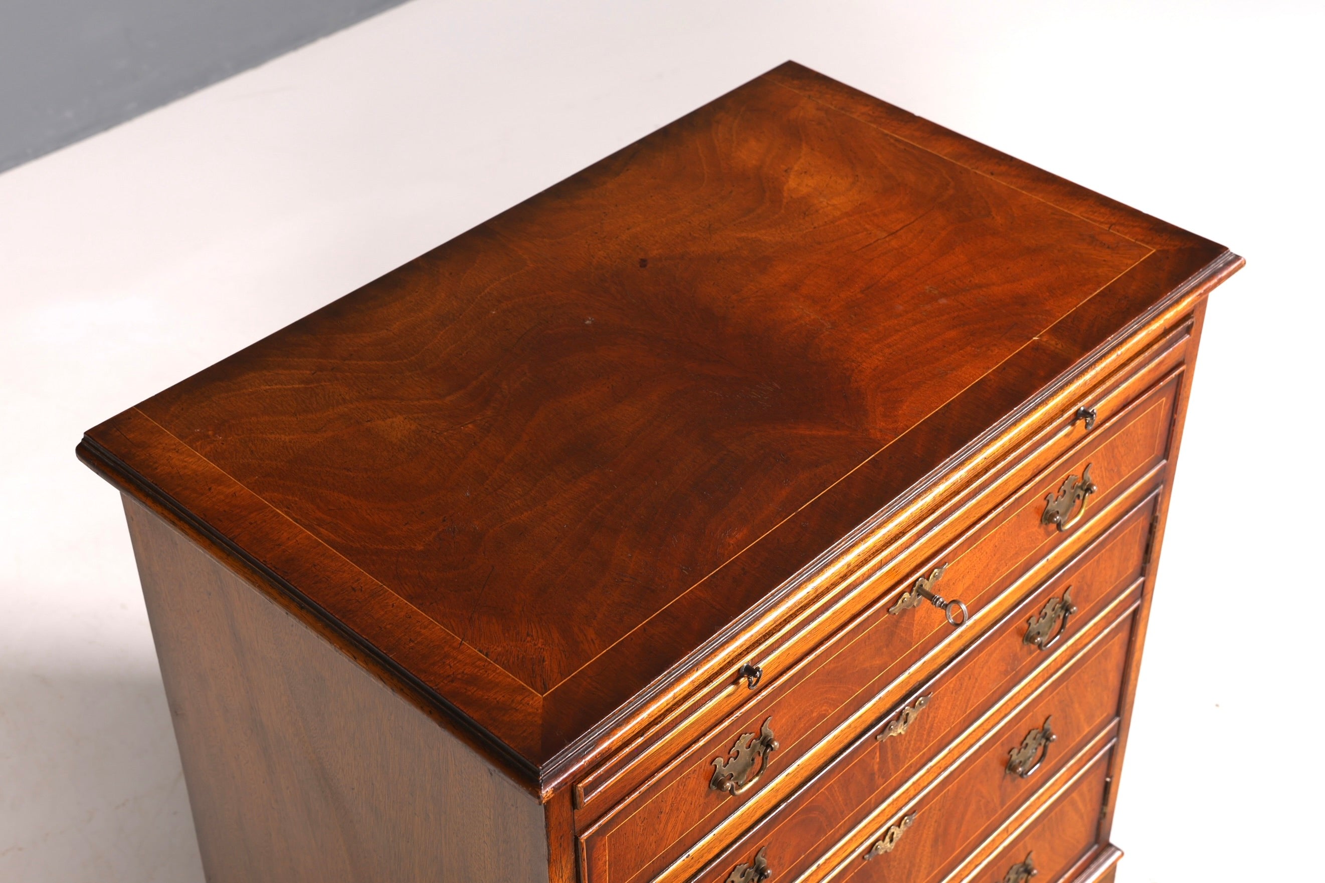 Wunderschöne Englische Kommode Eibe Longdale Reproductions Schrank UK