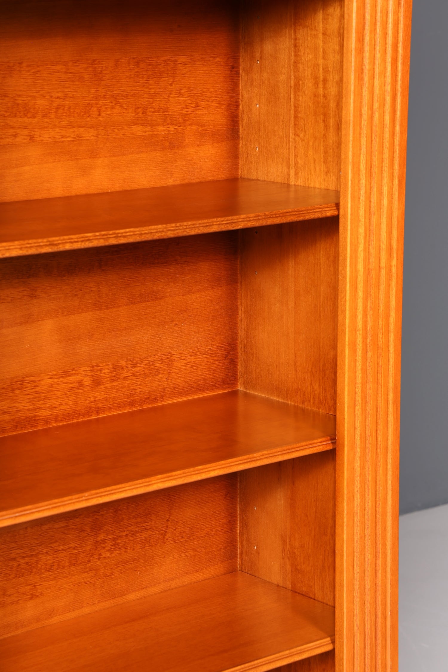 Beautiful English-style bookcase, cherry wood, antique 1960s cabinet