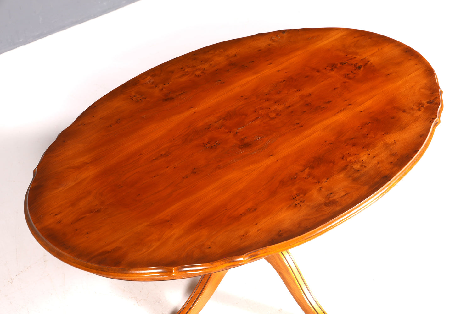 Beautiful English coffee table, antique style, yew wood, side table, Regency style