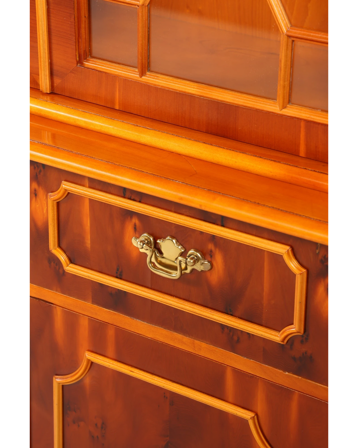 Traumhafte Englische Vitrine Bücherschrank Buffet Antik Stil Englisch Eibe Glasvitrine Bibliothek