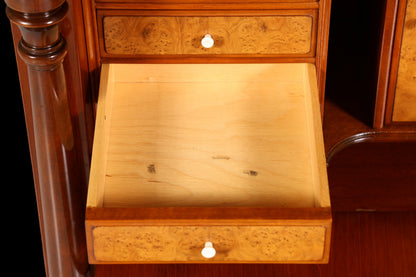 Stilvoller Sekretär im Biedermeier Stil Englisch Kommode Antik Bürokommode