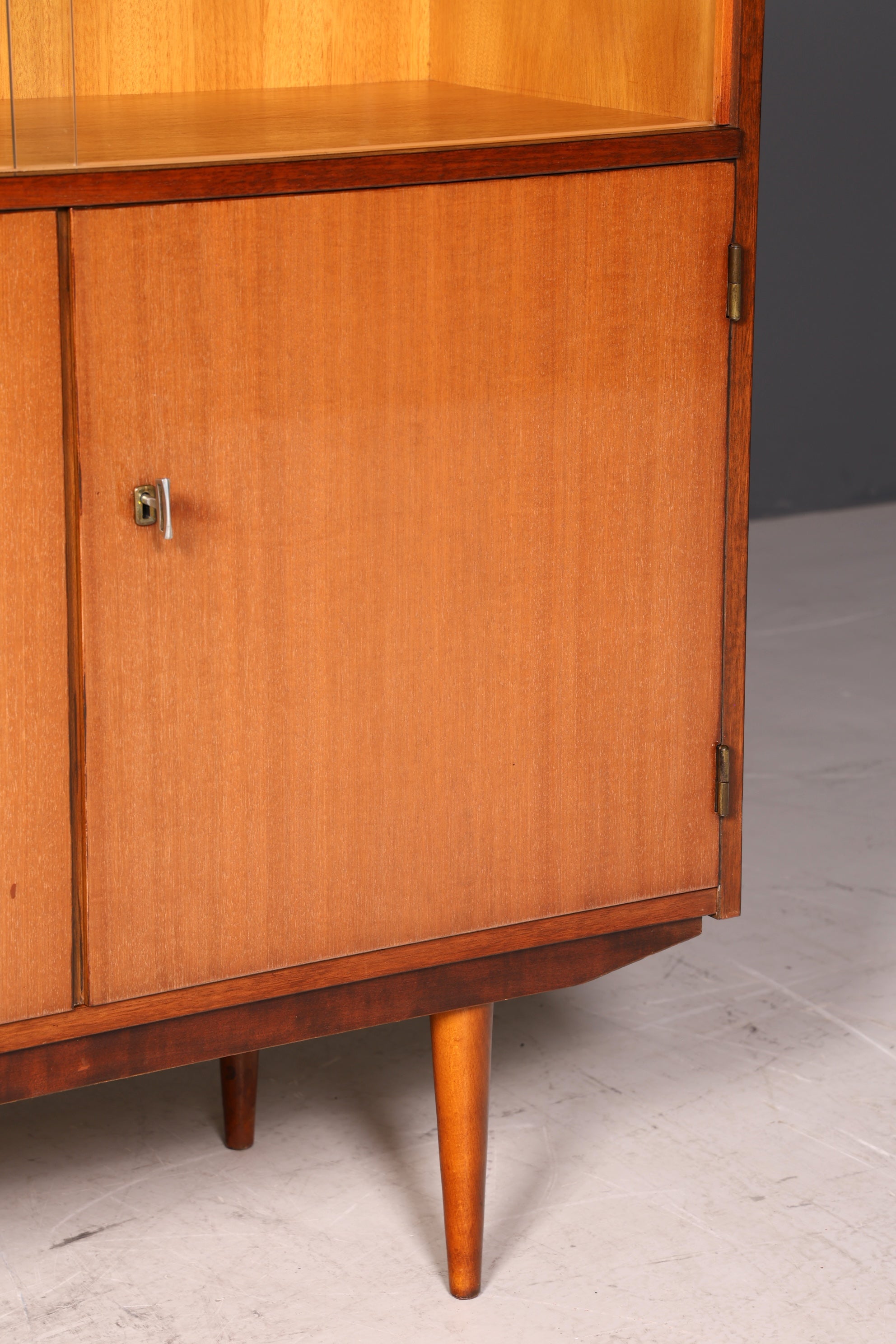 G142 Finish Wunderschöne Mid Century Vitrine Vintage Regal Retro Bücherregal VEB Bookshelf