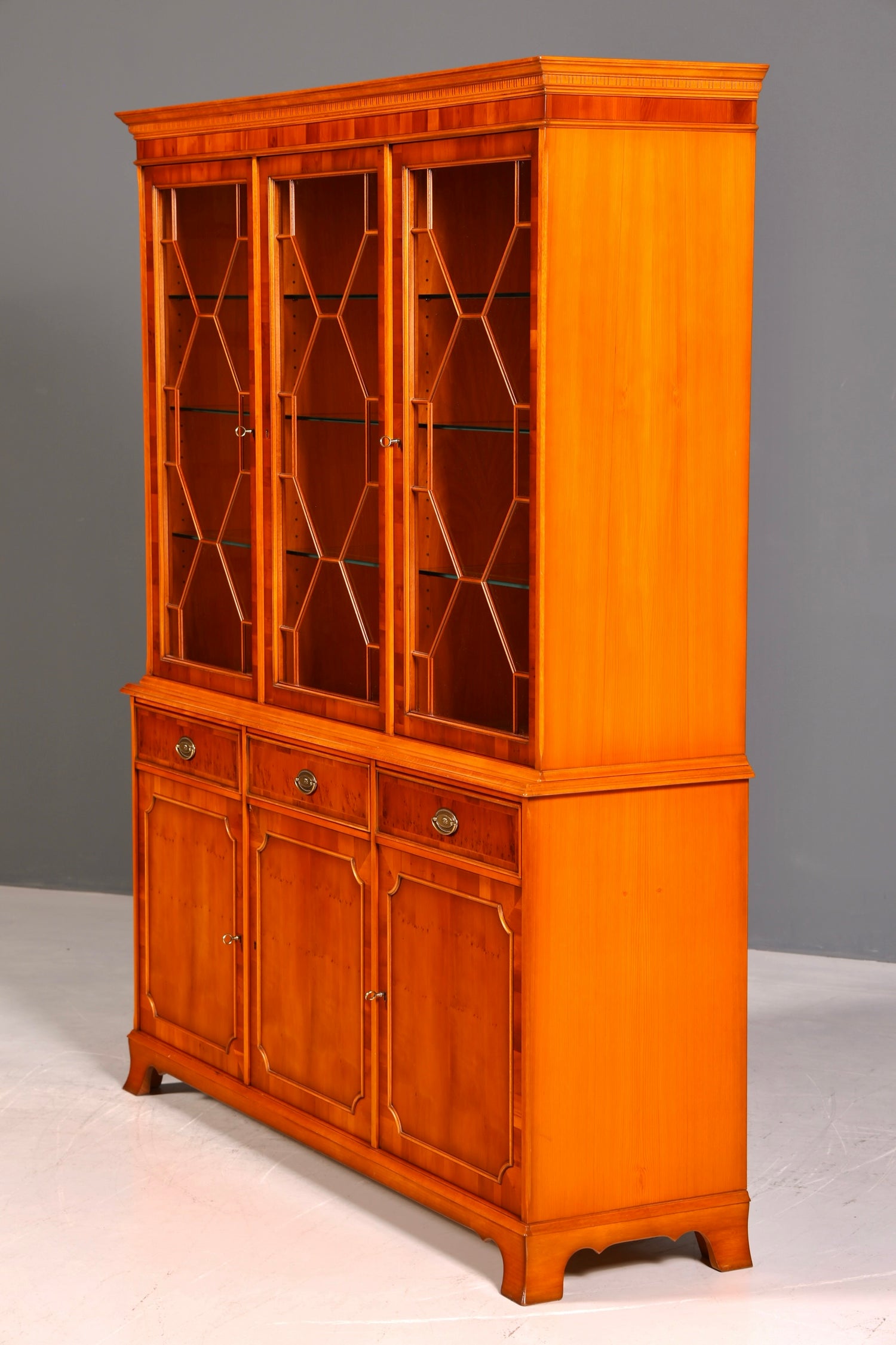 G143 Finish cm Wunderschöne Original Heldense Vitrine Englische Eibe Bücherschrank Buffet Antik Stil Glasvitrine